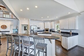 Lucky s Lake House by Avantstay Private Lake Bar