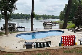 Lucky s Lake House by Avantstay Private Lake Bar