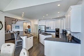 Lucky s Lake House by Avantstay Private Lake Bar