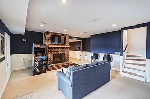 Lucky s Lake House by Avantstay Private Lake Bar