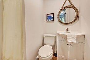 Lucky s Lake House by Avantstay Private Lake Bar