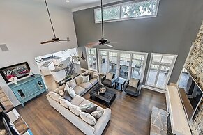 Lucky s Lake House by Avantstay Private Lake Bar