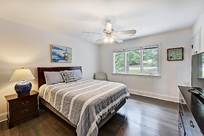 Lucky s Lake House by Avantstay Private Lake Bar