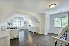 Lucky s Lake House by Avantstay Private Lake Bar