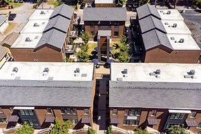 The Magnolia 10 - Avantstay Germantown w Private Balcony