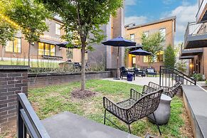 The Magnolia 10 - Avantstay Germantown w Private Balcony