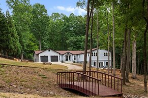 Fireside Fun by Avantstay Sleeps 18 Waterfront Pool