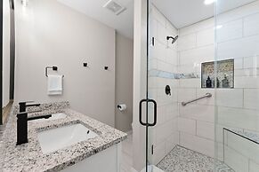 Fireside Fun by Avantstay Sleeps 18 Waterfront Pool