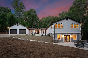 Fireside Fun by Avantstay Sleeps 18 Waterfront Pool