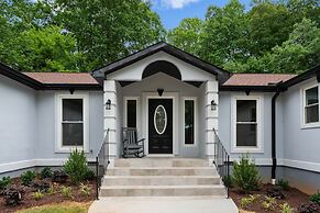 Fireside Fun by Avantstay Sleeps 18 Waterfront Pool