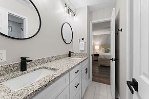 Fireside Fun by Avantstay Sleeps 18 Waterfront Pool