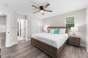 Fireside Fun by Avantstay Sleeps 18 Waterfront Pool