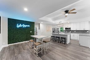 Fireside Fun by Avantstay Sleeps 18 Waterfront Pool