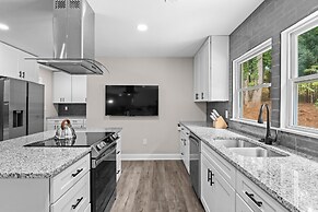 Fireside Fun by Avantstay Sleeps 18 Waterfront Pool