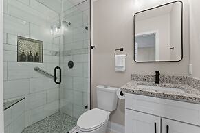 Fireside Fun by Avantstay Sleeps 18 Waterfront Pool