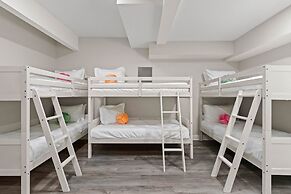 Fireside Fun by Avantstay Sleeps 18 Waterfront Pool