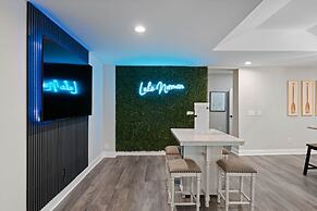 Fireside Fun by Avantstay Sleeps 18 Waterfront Pool