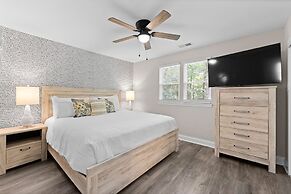 Fireside Fun by Avantstay Sleeps 18 Waterfront Pool