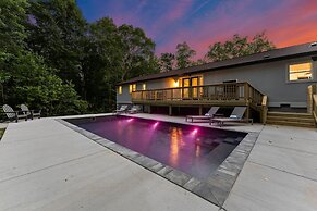 Fireside Fun by Avantstay Sleeps 18 Waterfront Pool