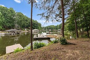 Fireside Fun by Avantstay Sleeps 18 Waterfront Pool