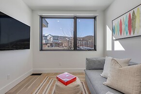 Northern Slope by Avantstay Stunning Ski In Out Condo w Hot Tub