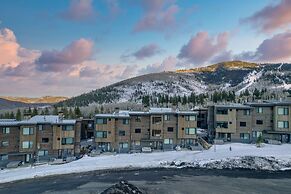 Northern Slope by Avantstay Stunning Ski In Out Condo w Hot Tub