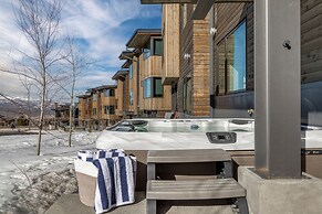 Northern Slope by Avantstay Stunning Ski In Out Condo w Hot Tub