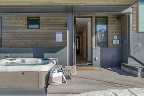 Northern Slope by Avantstay Stunning Ski In Out Condo w Hot Tub