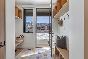 Northern Slope by Avantstay Stunning Ski In Out Condo w Hot Tub