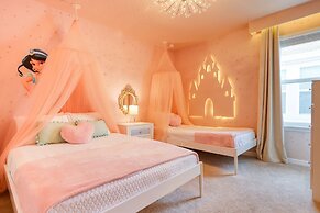 Ever After by Avantstay Pop Culture Design Pool