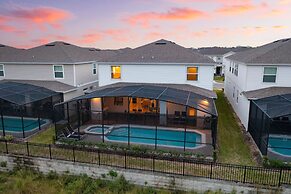 Ever After by Avantstay Pop Culture Design Pool