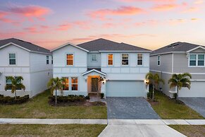 Ever After by Avantstay Pop Culture Design Pool