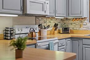 Mountain Must-have by Avantstay Indoor Hot Tub Game Room Fire Pit