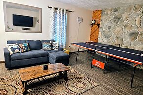 Mountain Must-have by Avantstay Indoor Hot Tub Game Room Fire Pit