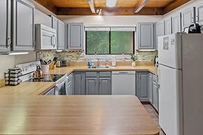 Mountain Must-have by Avantstay Indoor Hot Tub Game Room Fire Pit