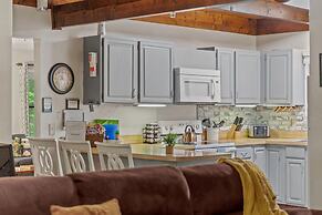 Mountain Must-have by Avantstay Indoor Hot Tub Game Room Fire Pit