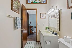 Mountain Must-have by Avantstay Indoor Hot Tub Game Room Fire Pit