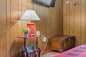 Mountain Must-have by Avantstay Indoor Hot Tub Game Room Fire Pit