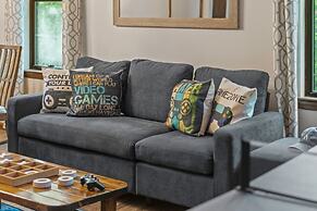 Mountain Must-have by Avantstay Indoor Hot Tub Game Room Fire Pit