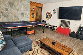 Mountain Must-have by Avantstay Indoor Hot Tub Game Room Fire Pit