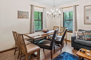 Mountain Must-have by Avantstay Indoor Hot Tub Game Room Fire Pit