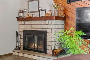 Mountain Must-have by Avantstay Indoor Hot Tub Game Room Fire Pit