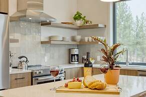 Aerie 1 by Avantstay Balcony Private Hot Tub