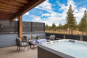 Aerie 1 by Avantstay Balcony Private Hot Tub