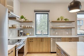 Aerie 1 by Avantstay Balcony Private Hot Tub