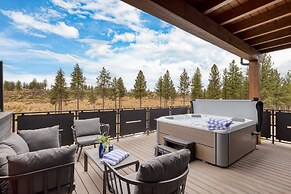 Aerie 1 by Avantstay Balcony Private Hot Tub