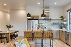 Aerie 1 by Avantstay Balcony Private Hot Tub