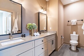 The Magnolia 4 by Avantstay Germantown Balcony