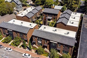 The Magnolia 4 by Avantstay Germantown Balcony