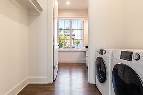 The Magnolia 1 by Avantstay Minutes to Downtown